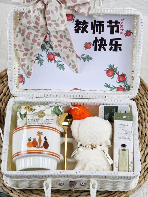 应该送什么礼物给老师，应该送什么礼物给老师好呢，给老师送什么礼物好？