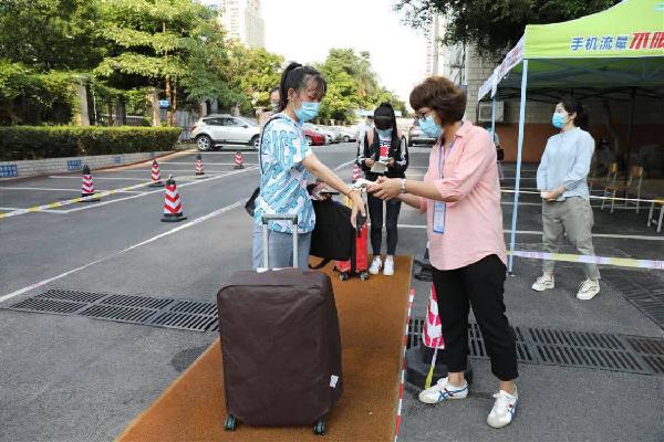 返校看老师送什么,返校看老师送什么礼物,准备回学校怎么给导师说?
