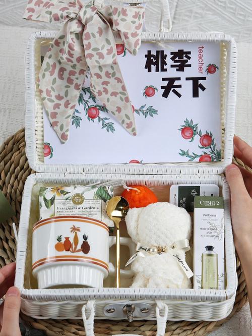 送女生老师什么礼物,送女生老师什么礼物好,女老师过生日送什么礼物好?