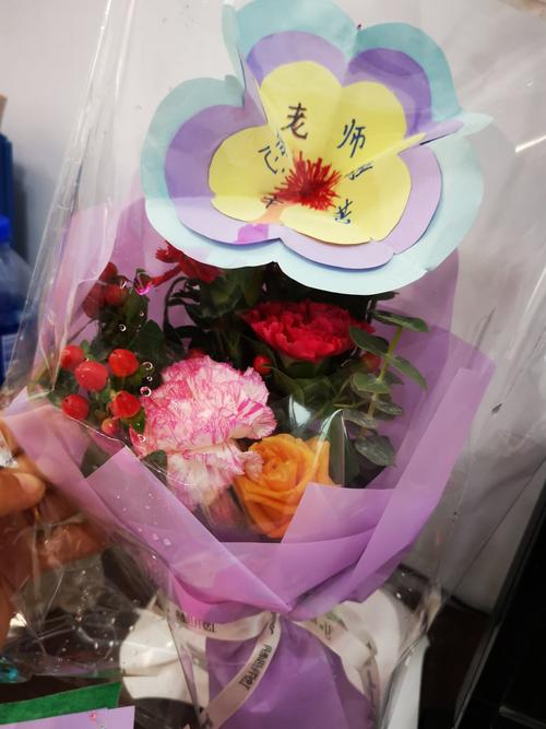 感谢老师要送什么,感谢老师要送什么花,家长给老师送吃的怎么感谢?