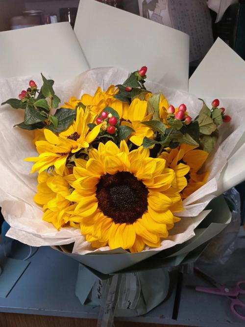 送老师适合什么花好,送老师适合什么花好呢,女朋友考上教师了我该送什么?