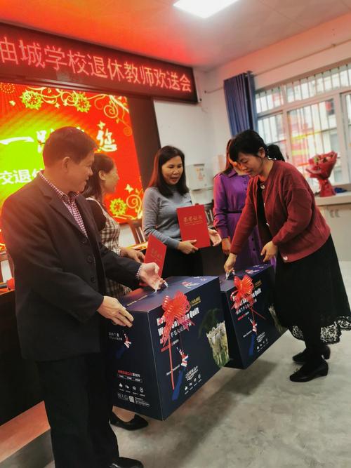 看望退休老师送什么礼品,,学校慰问退休教师送什么礼品好?