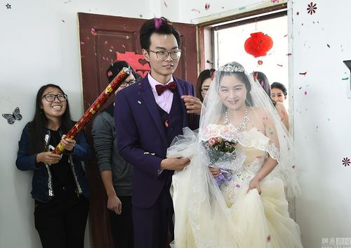 大学老师结婚送什么,大学老师结婚送什么礼物,谁能推荐一些师生恋而且是女老师和男同学的小说?