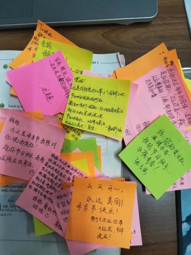 送老师礼物的便签怎么写，送老师礼物的便签怎么写好，回学校看班主任送什么礼物？