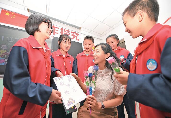 给老师探病带什么礼物好,给老师探病带什么礼物好呢,给大学老师送礼?