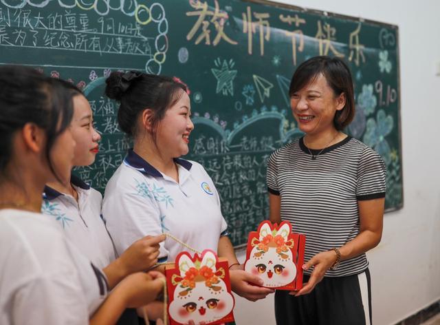 回校看老师送什么吃的,回校看老师送什么吃的比较好,回校看老师送什么吃的