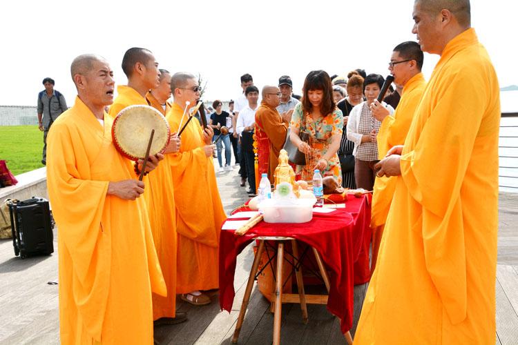 给老师拜年送什么东西,,给寺庙师傅拜年送什么礼物?