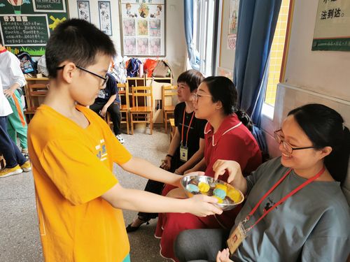 回学校看老师送什么吃的,回学校看老师送什么吃的比较好,小孩要做手术,需要给那些医生送礼,怎样送,恳请各位有经验的老师指点,谢谢?