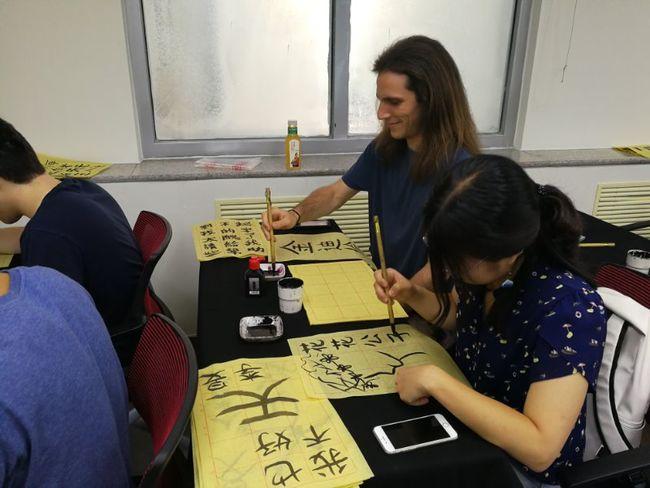 美国人给老师送什么礼物,美国人给老师送什么礼物好,送书法老师什么礼物好?