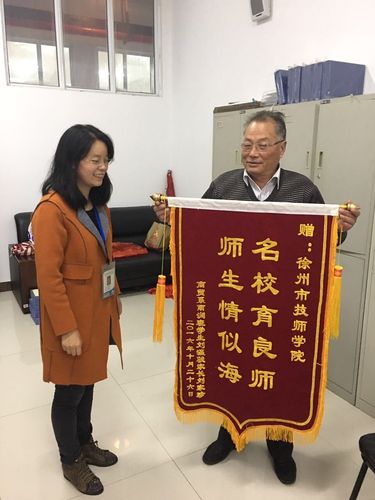 班主任老师去世该送什么，班主任要走了送什么礼物好，惊闻恩师仙逝感言？