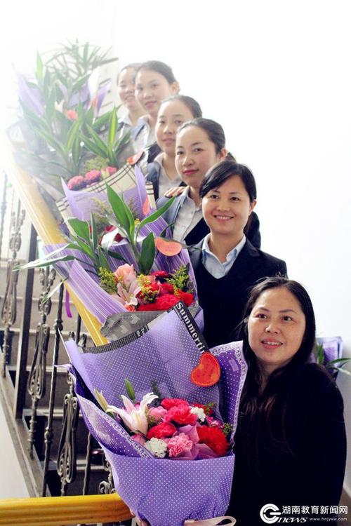 三八节送老师好吗，三八节送老师好吗知乎，38妇女节送老师什么鲜花？