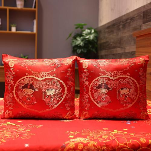 情侣抱枕结婚礼品，情侣抱枕结婚礼品有哪些，婚礼发什么礼品？