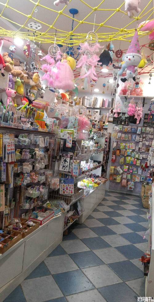 重庆的手工礼品店，重庆的手工礼品店有哪些，观音桥小吃街从哪个地铁口出去？
