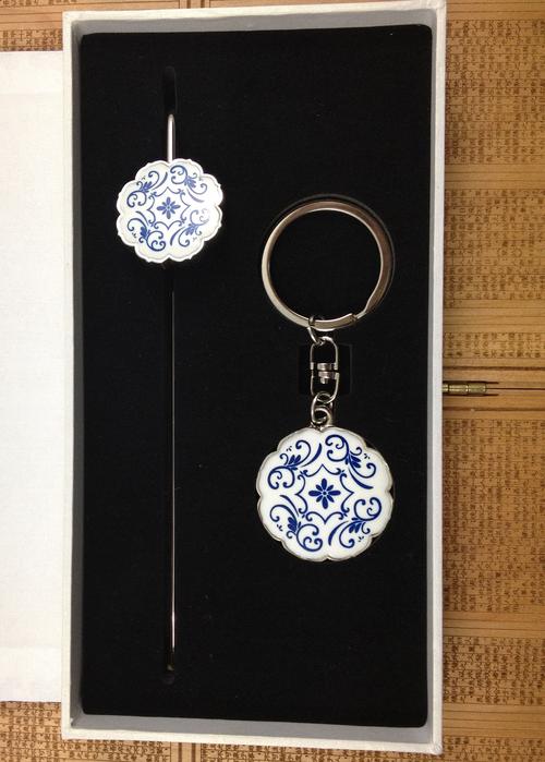 青花瓷文化礼品，青花瓷文化礼品有哪些，星月青花瓷和阴皮区别？
