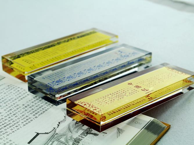 水晶商务礼品厂家，，什么叫水晶镇纸？
