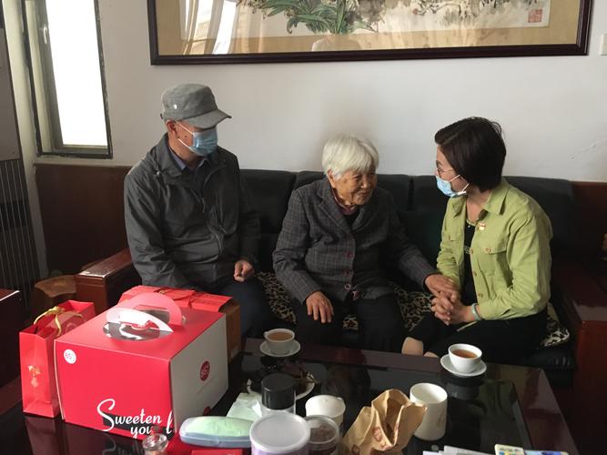 重阳节老年人礼品，重阳节老年人礼物，退休人员重阳节慰问金发放规定？
