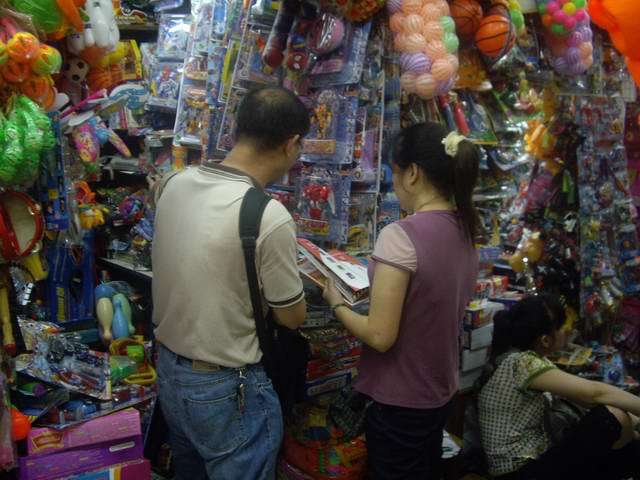 深圳工艺礼品批发市场，深圳工艺礼品批发市场招财对象，深圳那里有玩具批发市场？