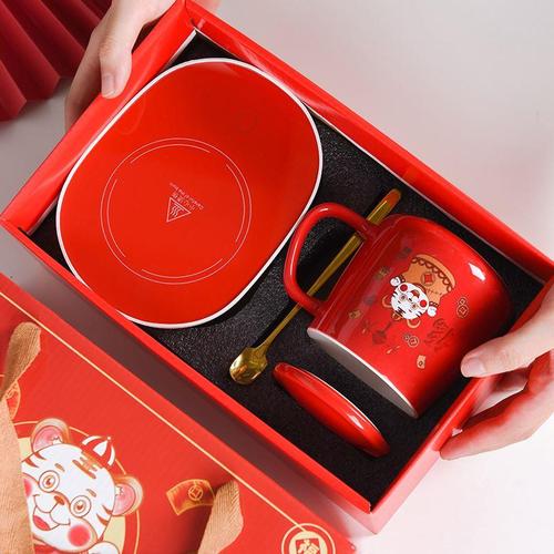 春节送什么礼品，春节送什么礼品给客户好，跨年礼物排行榜前十名？