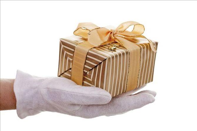 定制礼品英文，定制礼品英文翻译，礼物的英文present和gift分别是什么意思？