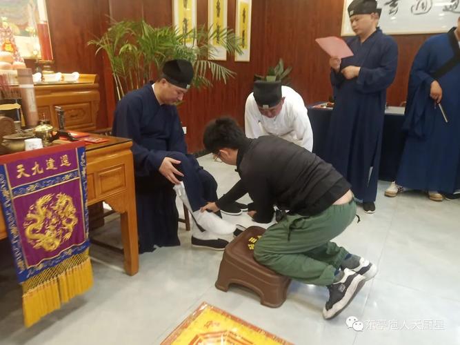 要什么礼品，道家拜师父需要什么礼品，谁能告诉我男生问我要什么礼物，我该要什么礼物？