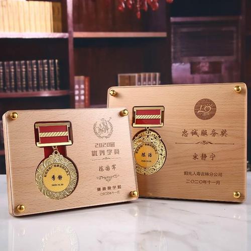 优秀员工送什么礼品，优秀员工送什么礼品好，送给领导的酒，要选择什么牌子呢，必须是茅台五粮液吗？