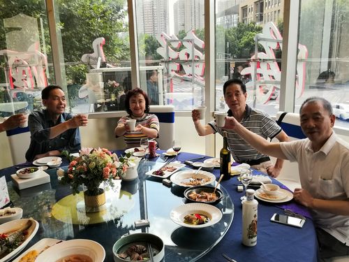 聚会礼品发什么，聚会礼品发什么合适，赴饭局需要带点啥？