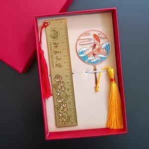 定制毕业礼品，定制毕业礼品书签，毕业后第一次去看望女班主任老师我们应该送什么礼物？