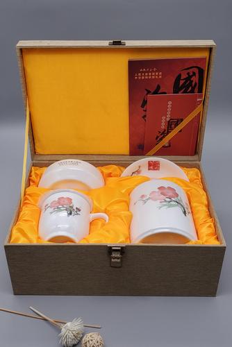 政府送什么礼品，送政府领导礼品送什么好，国礼瓷有什么特殊待遇？
