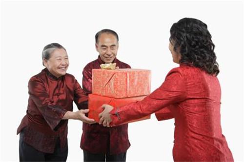 家长见面送什么礼品，家长见面送什么礼品好，第一次到亲家送什么礼物合适？