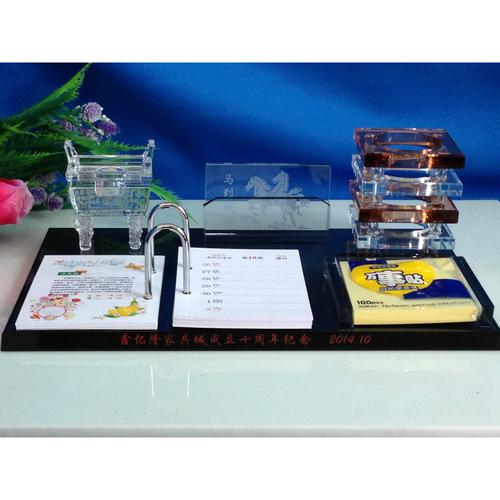 如何开礼品定制店，如何开礼品定制店赚钱，想开个礼品定制店（定制个性水晶，T桖，日历，挂坠……）需要什么机器？到哪里可以学到技术？