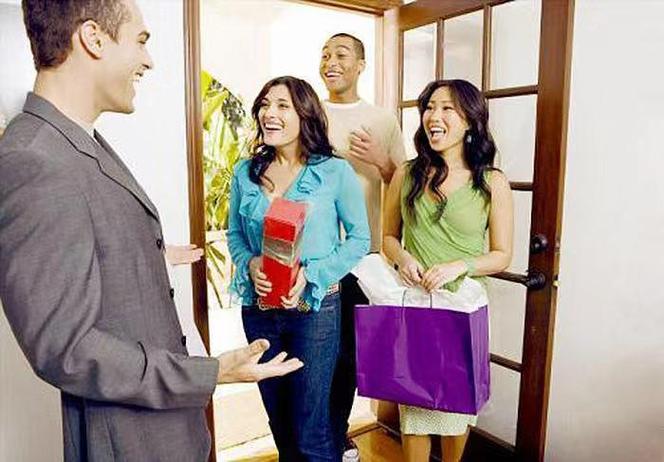 如何拒绝下属的礼品，，怎么委婉拒绝上司买东西？