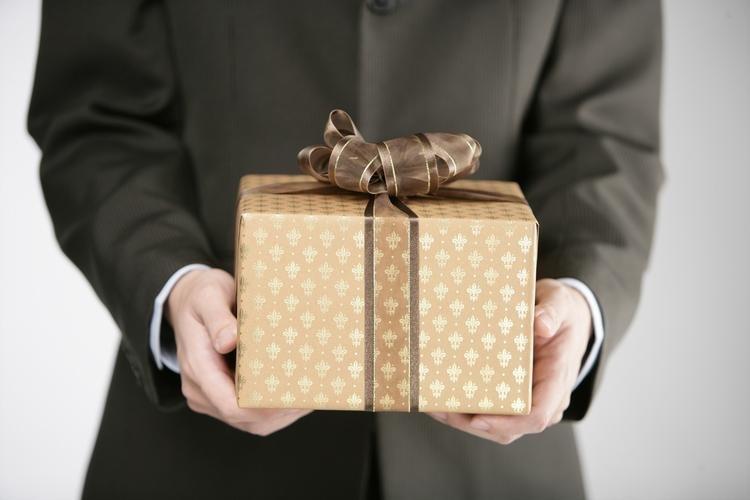 提干了送什么礼品,提干需要送礼吗,领导干部如何管好自己的家人?