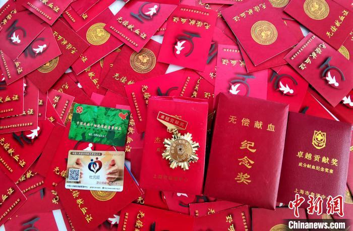 2017新礼品，2020新年礼品，2016年无偿献血的金、银、铜奖的奖品是什么？