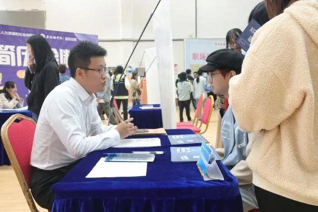 校招送什么小礼品,校招送什么小礼品比较合适,应届生怎么和hr谈工资?
