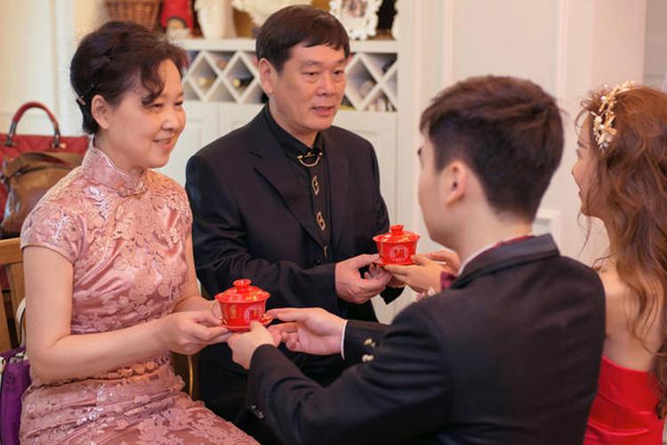 女生见婆婆礼品，女生见婆婆礼品送什么，儿媳妇去看望公公婆婆应该买点什么好呢？