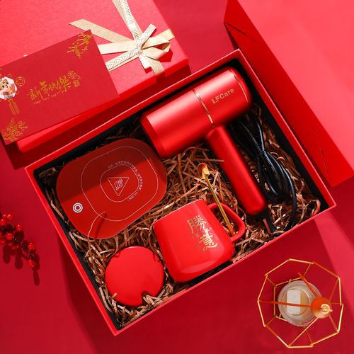 新年活动小礼品送什么好，新年活动小礼品送什么好呢，过年不抽烟不喝酒送什么？