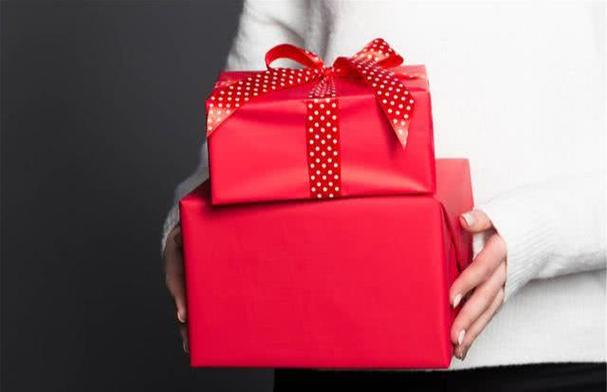 送女人礼品商务，，第一次跟领导见面送什么合适？