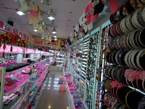 小礼品店在哪里进货渠道,小礼品店在哪里进货渠道呢,想开个小饰品店,不知道去哪里进货?