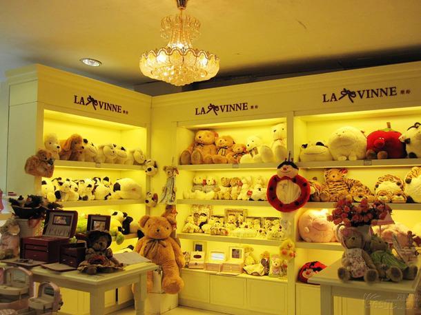 30岁女开礼品店怎么样,30岁女开礼品店怎么样呢,开饰品店利润怎样?