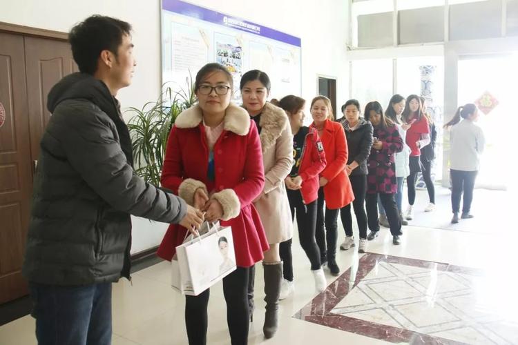 三八妇女节给员工发什么礼品,三八妇女节给员工发什么礼品好,工会妇女节慰问品规定?