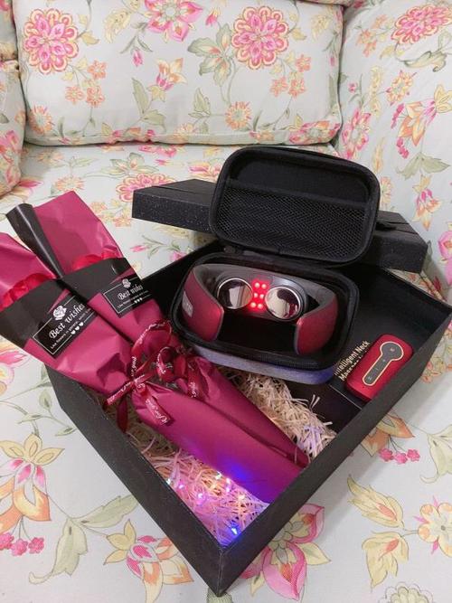 过节拿几样礼品,过节拿几样礼品合适,与女朋友一般送几样东西较好?