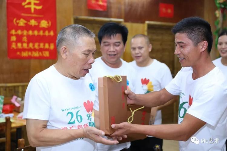 送别领导赠礼品,,中年领导喜欢什么样的送别方式?