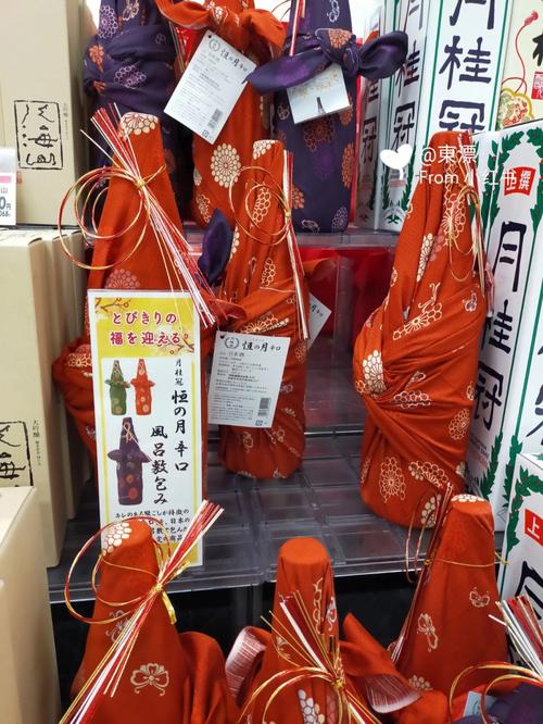 给日本红色礼品,给日本红色礼品代表什么,在日本,很多建筑的玻璃窗上都标记这红色三角形,何用?