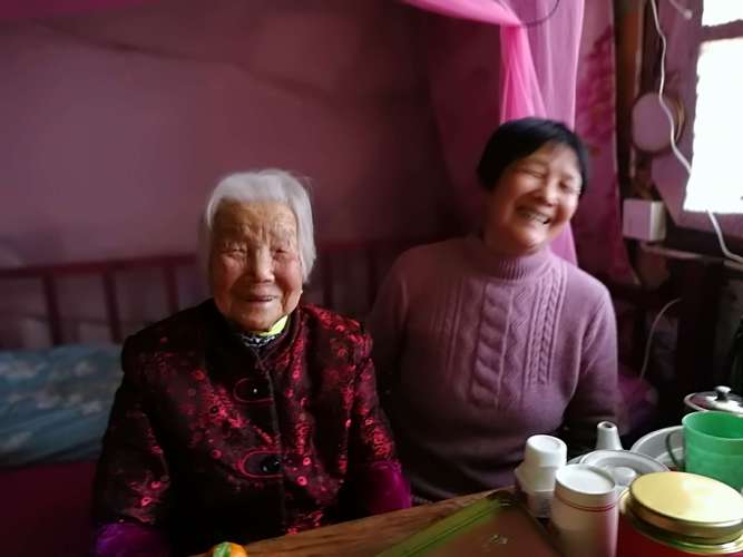 给外婆买什么礼物,给外婆买什么礼物好呢,过年去外婆家该买什么去?