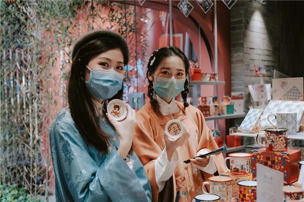 国潮礼品加盟,国潮礼品加盟电话,广东零食焙焙全国有多少家加盟店?