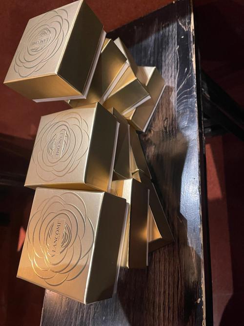 通用生日礼品,,兰蔻高端会员日送什么?