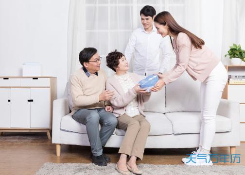 送女方父母什么礼物好，中秋节送女方父母什么礼物好，男方家长第一次去亲家带什么礼物？