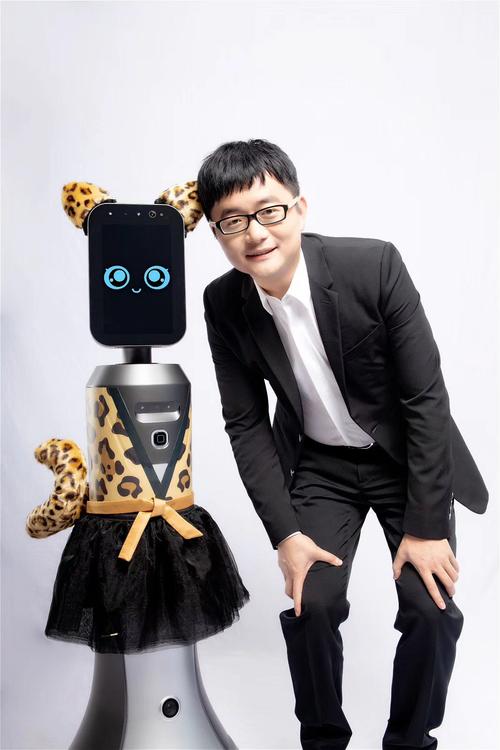礼品定制机器人,礼品定制机器人图片,周斯越送给丁羡的机器人叫什么?