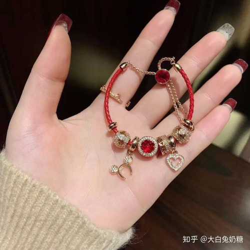 本命年送女生什么礼物好,本命年送女生什么礼物好一点,老婆本命年礼物排行榜?
