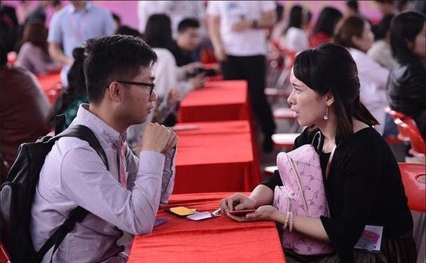 送给介绍人礼品,送给介绍人礼品怎么写,男方跟女方应该给媒人准备什么礼物?